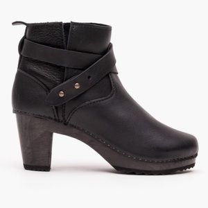 BRYR Womens Black Leather Ankle Strap Platform Block Heel Clog Boots Sz 36